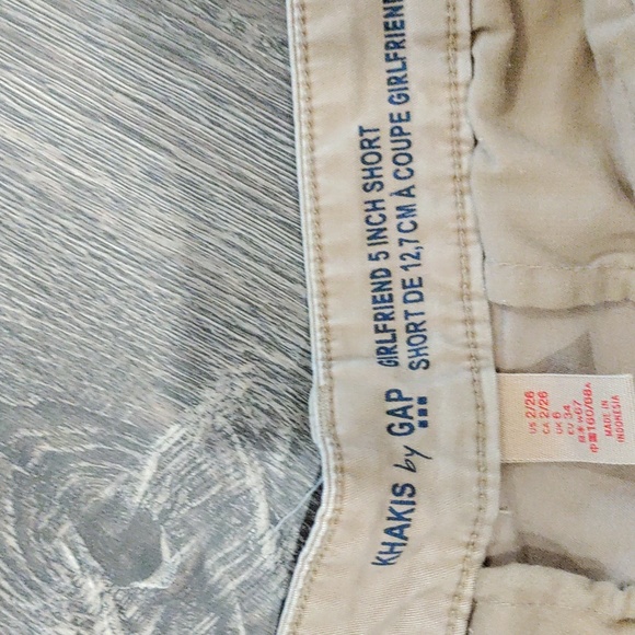 GAP SHORTS - Picture 2 of 3